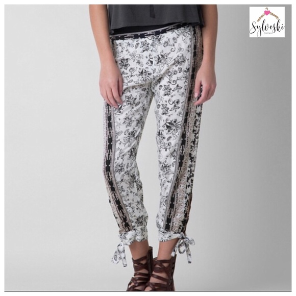 🆕O'Neill Tucker Printed Floral Woven Soft Pant - Picture 4 of 8